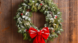 Guia de decoração: 10 formas de decorar porta de entrada para o natal 